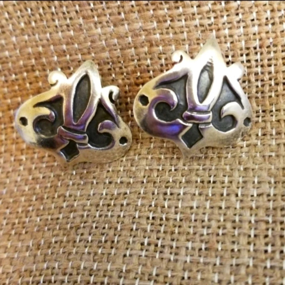 Beautiful VINTAGE Silver Stamped Screw on Backs - Picture 1 of 4